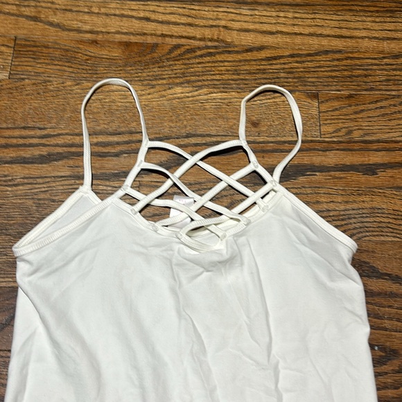 Yahada Tank - Picture 4 of 4